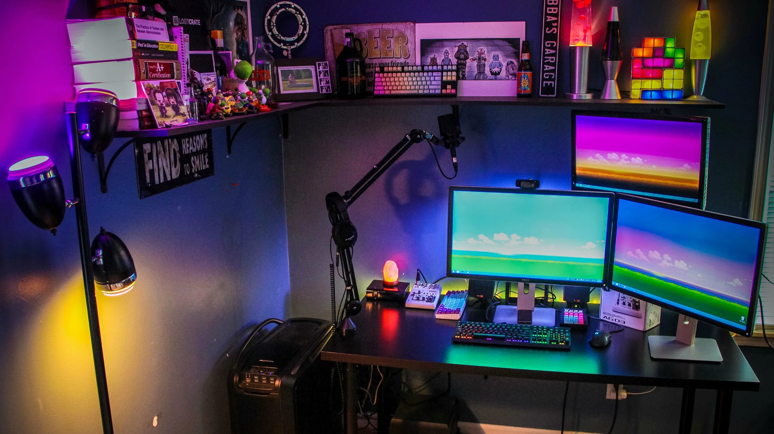 Комната с компьютером. Экран ожидания для стрима. В комнате твич. Фон для твича. Комната в стиле киберпанк.