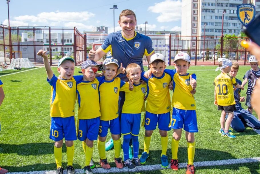 Футбольная команда юнирол. Детская футбольная школа юниор. Юниор школа. Футбольная команда юниор. Футбольная команда юниор.