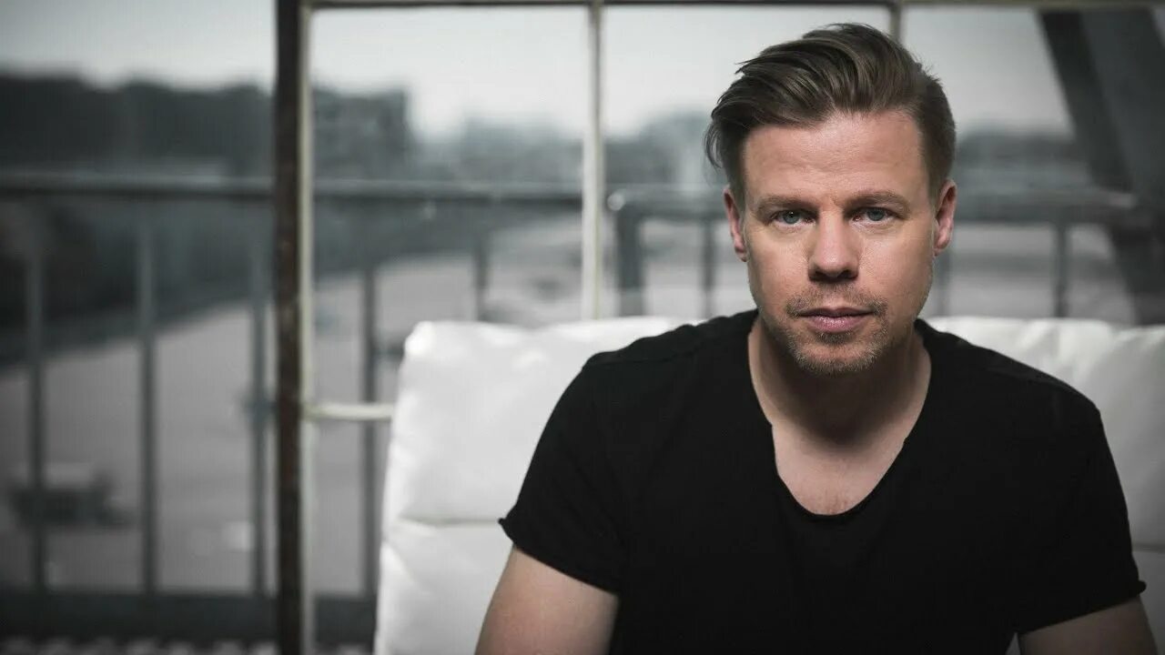 Ferry corsten superstrings remember. Ферри корстен. ferry corsten фото. ферри корстен dj продюсер. ferry corsten с женой.