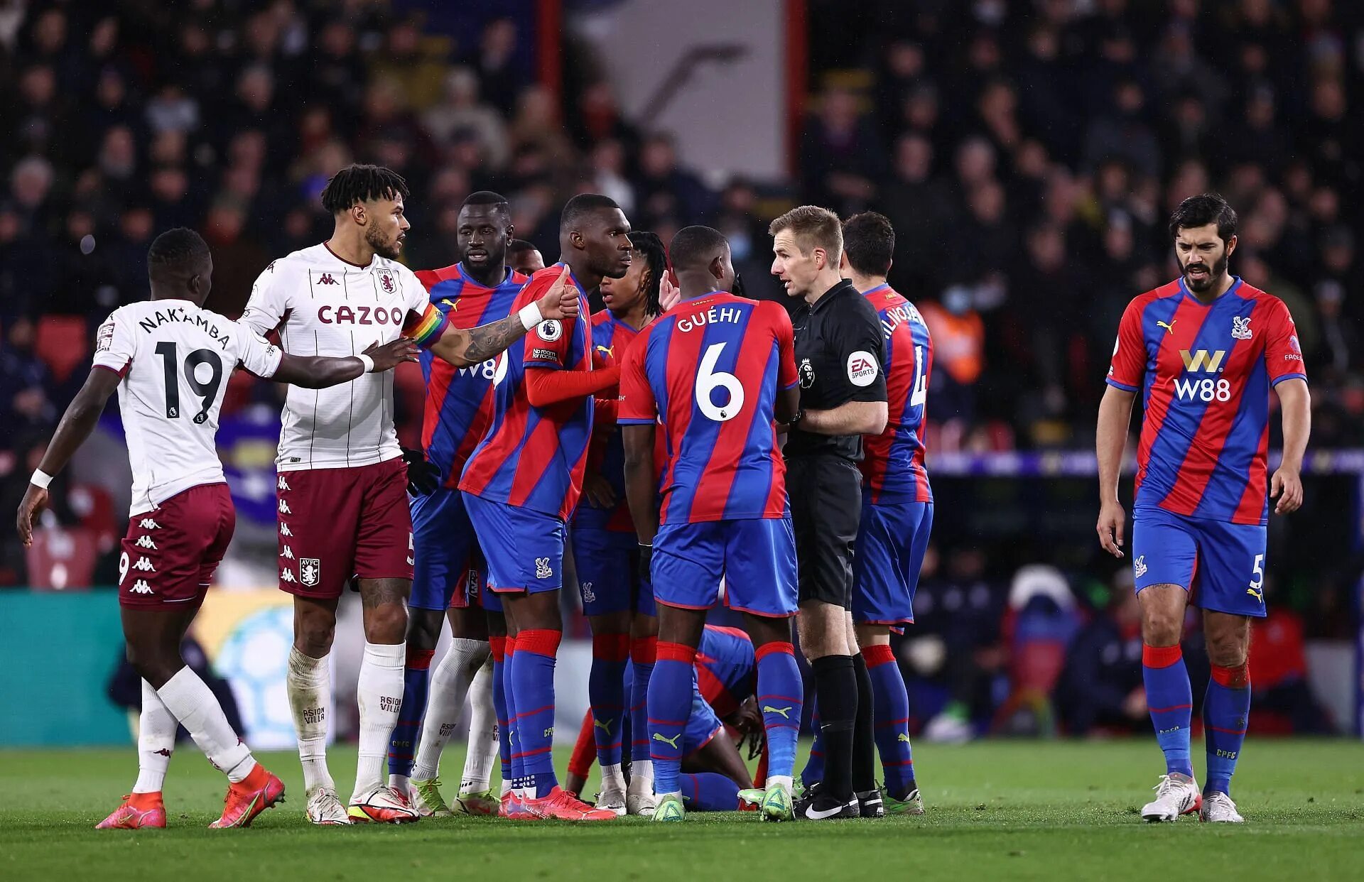 Кристал Пэлас. Астон вилла. Forest vs Crystal Palace Team.