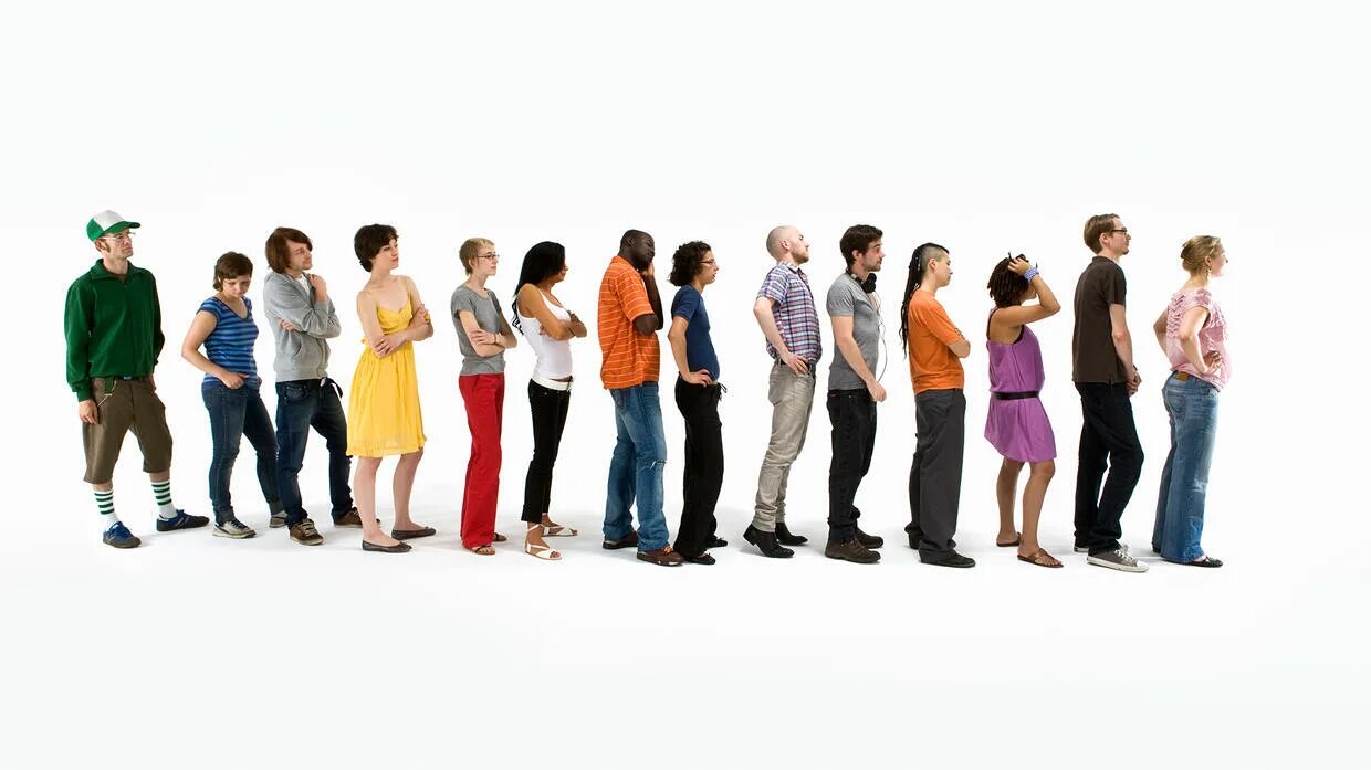 Малая группа. Люди в очереди. Люди в очереди. Очередь из мужчин. Формальные и неформальные социальные группы.