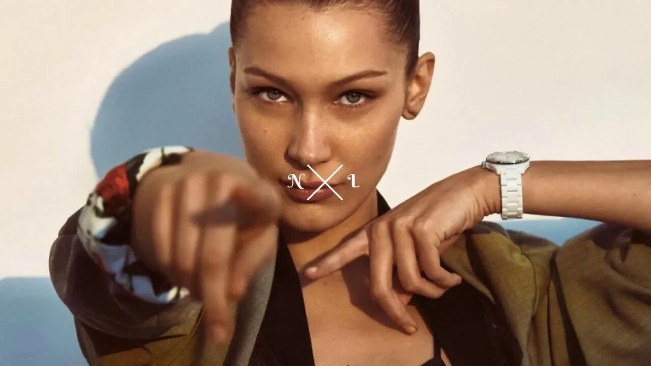 Bella hadid 2022. Былф хадид. Хадид песня. Хадид песня. Хвост беллы хадид.