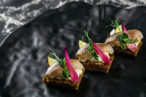 Канапе с селедкой