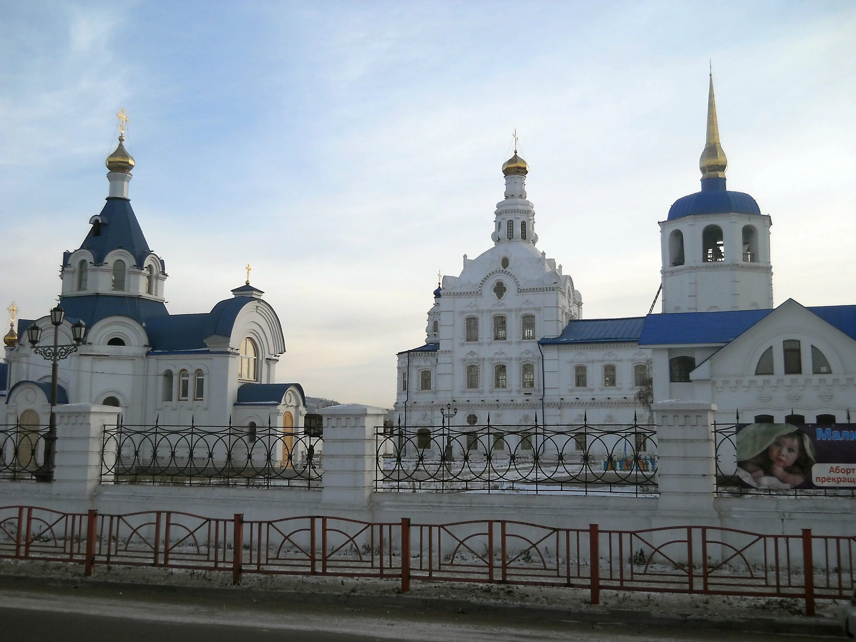 Храмы улан удэ. Свято-Одигитриевский собор, г. Улан-Удэ. Успенский собор (Улан-Удэ). Одигитриевский храм в Улан-Удэ. Кафедральный собор Одигитрия в Улан Удэ.