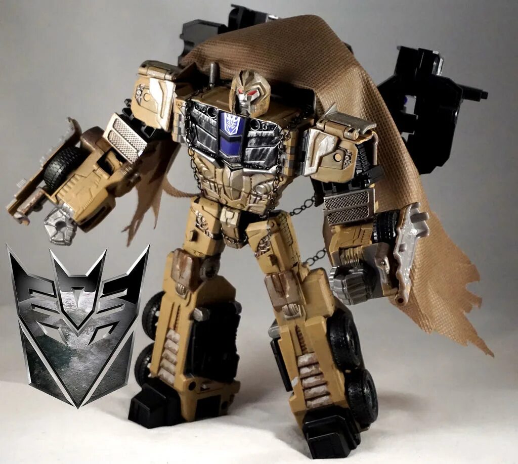 Transformers prime figures. Мегатрон максимус трансформер. transformers 2 megatron toy. трансформеры g2 мегатрон. megatron transformers figure.