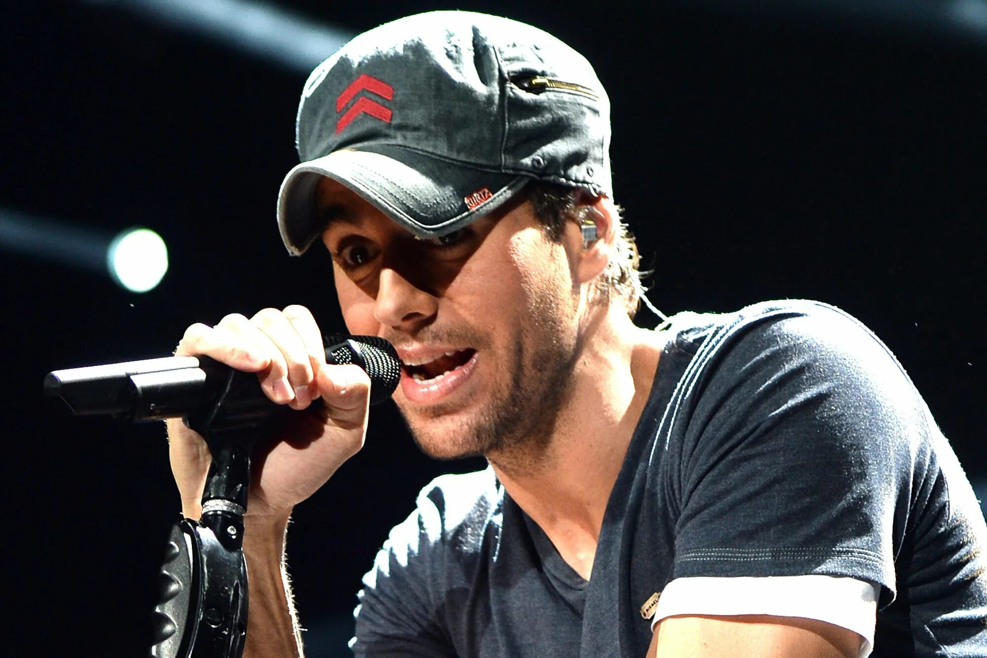 Enrique Iglesias' Daughter Mary, 19 Months, Dances to Dad's New Music in Adorabl