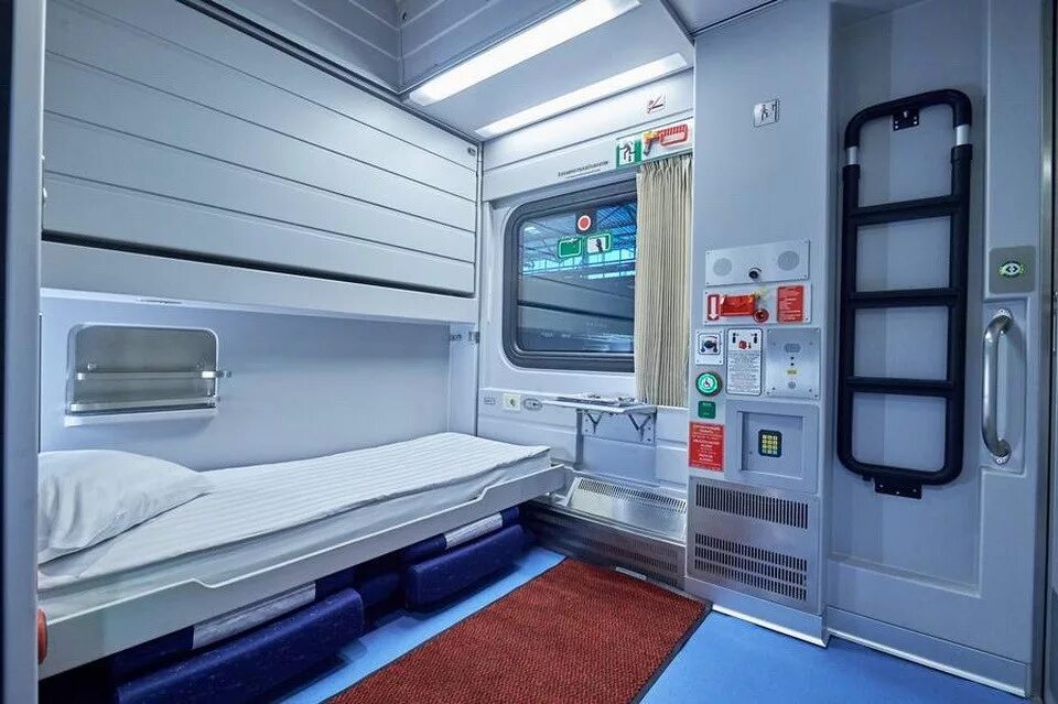 Вагон купе таврида. Купе 2к фпк. Твз двухэтажный вагон 2020. Купе 2к фпк. 17 вагон поезда.