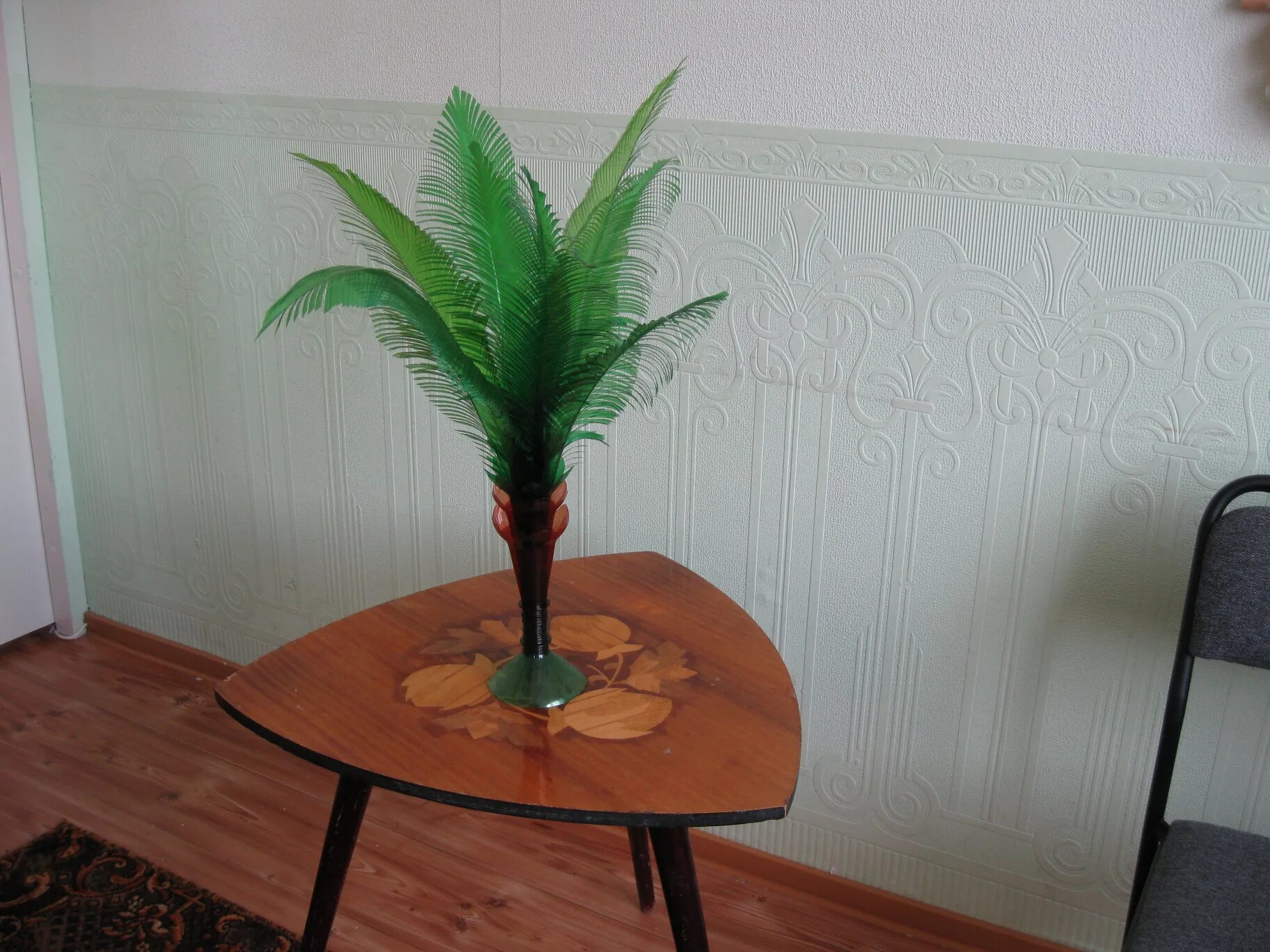 ствол пальмы из пластиковых бутылок. ствол пальмы из пластиковых бутылок. пальма из баклажек. пальма из пластика. листья пальмы из пластиковых бутылок.