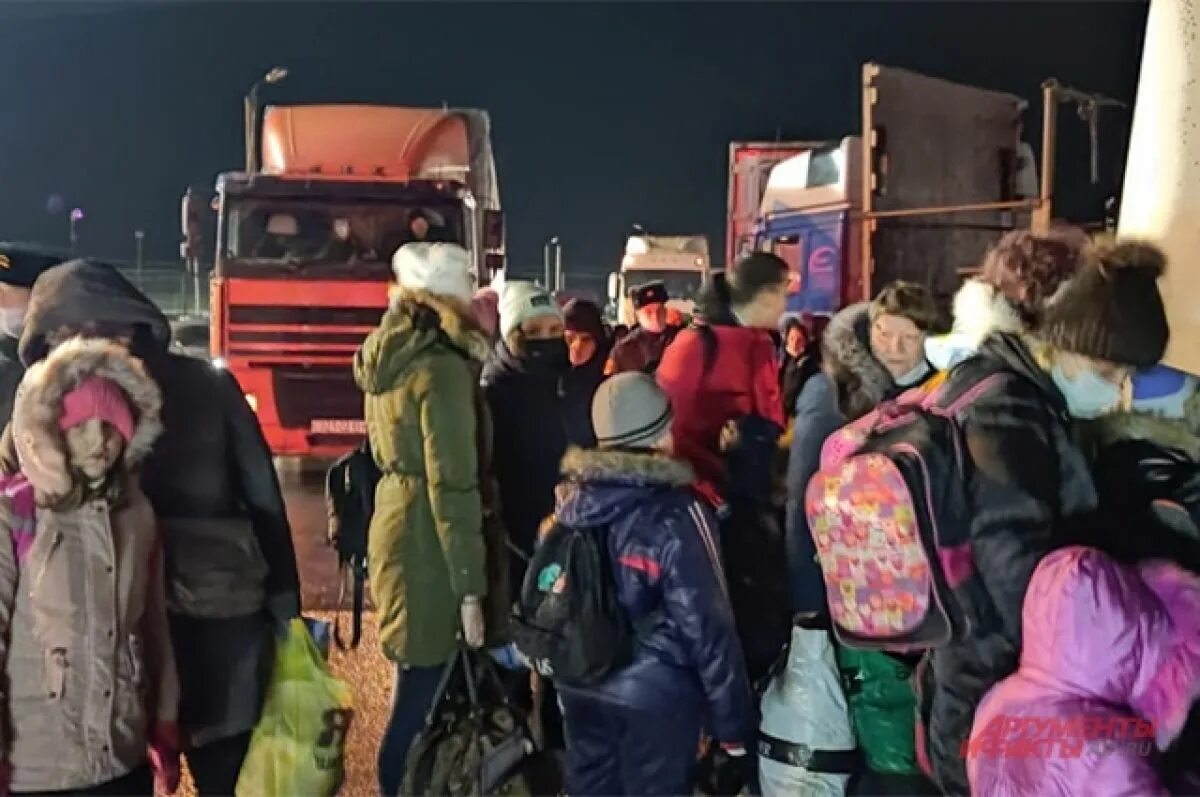 Эвакуированные из Донбасса. Беженцы в Ростовской области. Беженцы с Донбасса. Жителей эвакуируют.