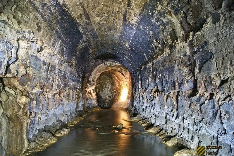 река пресня. река пресня в москве. река неглинная в москве. подземная река пресня. неглинная река диггеры.