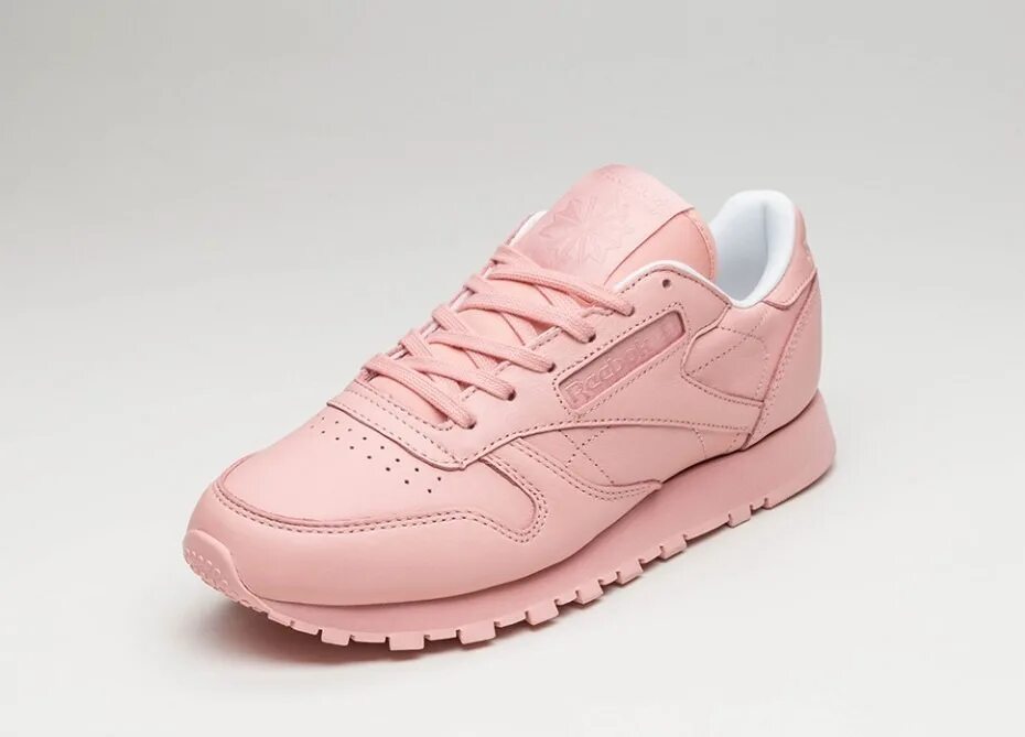 Розовые кроссовки мужские. Reebok Classic розовые. Рибок Классик женские розовые. Reebok кроссовки женские розовые. Кроссовки рибок Классик женские розовые.