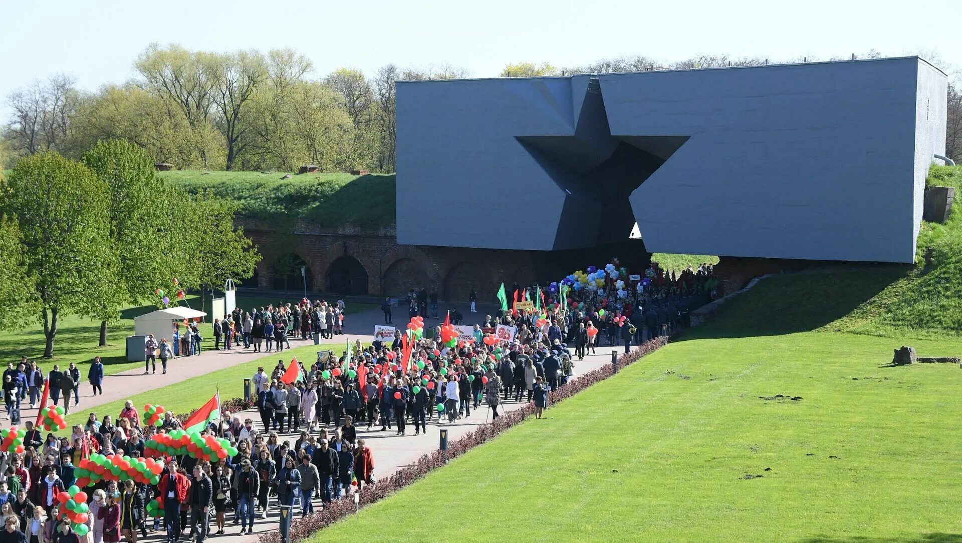 Брест 9 мая 2025 программа. 9 мая брест. празднования 9 мая брестская крепость. фото день победы бреста. брест на 9 мая 2025.