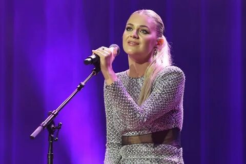 Don't Throw Things': Kelsea Ballerini Hit In Face By Mystery