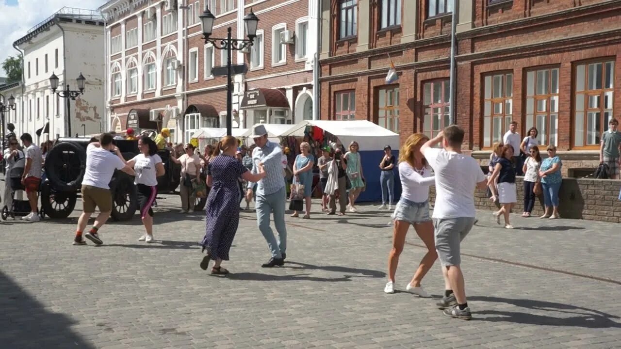 Экскурсия по городу. День земли вятской в никульчино. Спасская улица киров достопримечательности. День города кирова. День города фото.