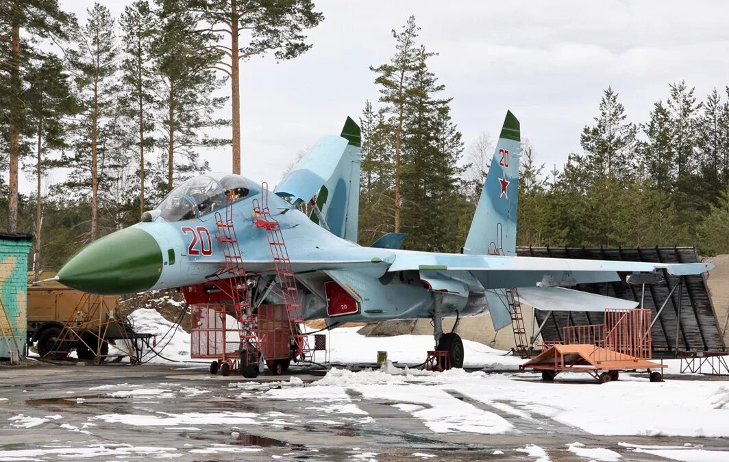 Самолет Су-27уб. Су-27 Бесовец. Су 27 учебно боевой. Су-27 уб истребитель.