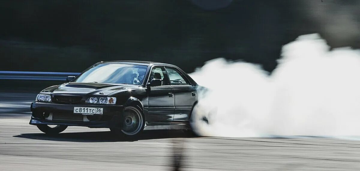 Chase around. Toyota chaser 100 в дрифте. toyota mark 2 дрифт. чайзер 100 кузов дрифт.