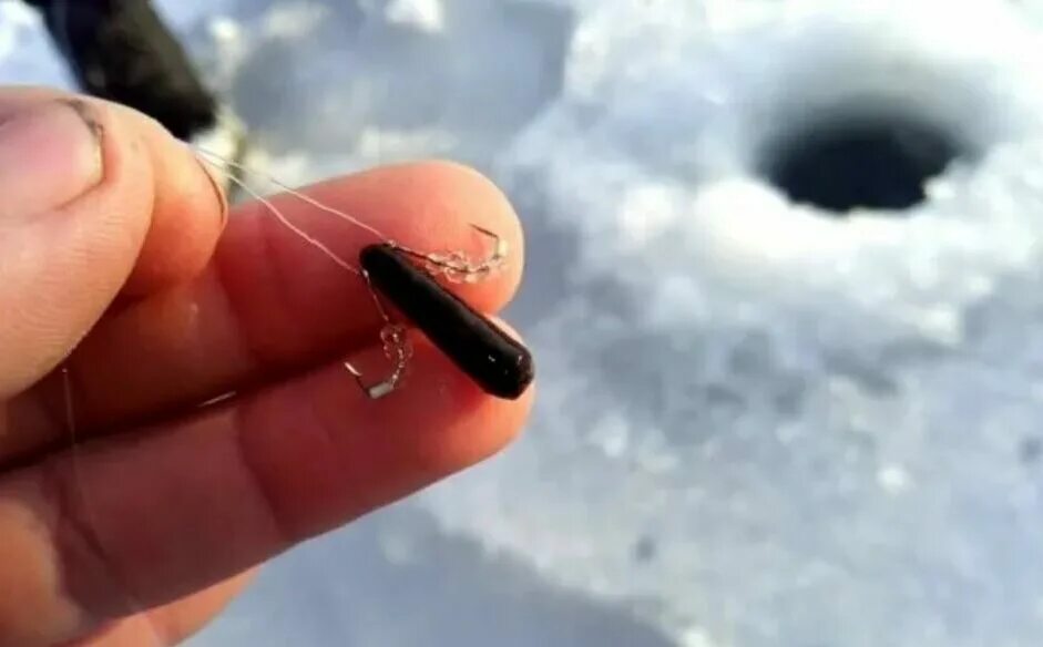 Балда зимой видео. Зимняя балда на окуня. окуневая мормышка балда. зимняя ловля на балду. ловля на балду зимой.
