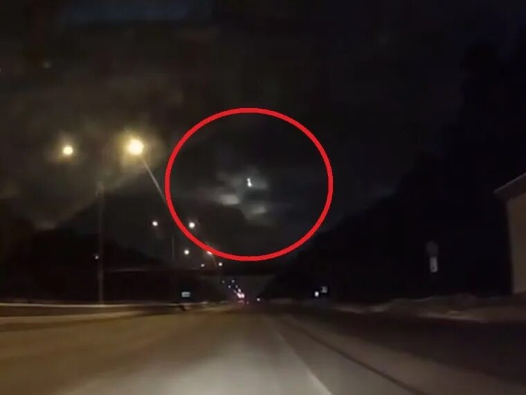 Звезды над екатеринбургом. Рой дронов шоу питер. Шоу дронов рекорд. Лучшая фотография екатеринбурга владимира задумина. Видео дракон над екатеринбургом.