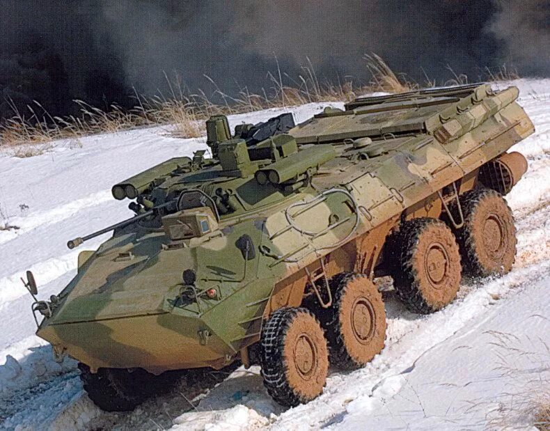 "Старая калоша" с разнесённой бронёй, мчит 100 км/ч. В России воскресили БТР-90: