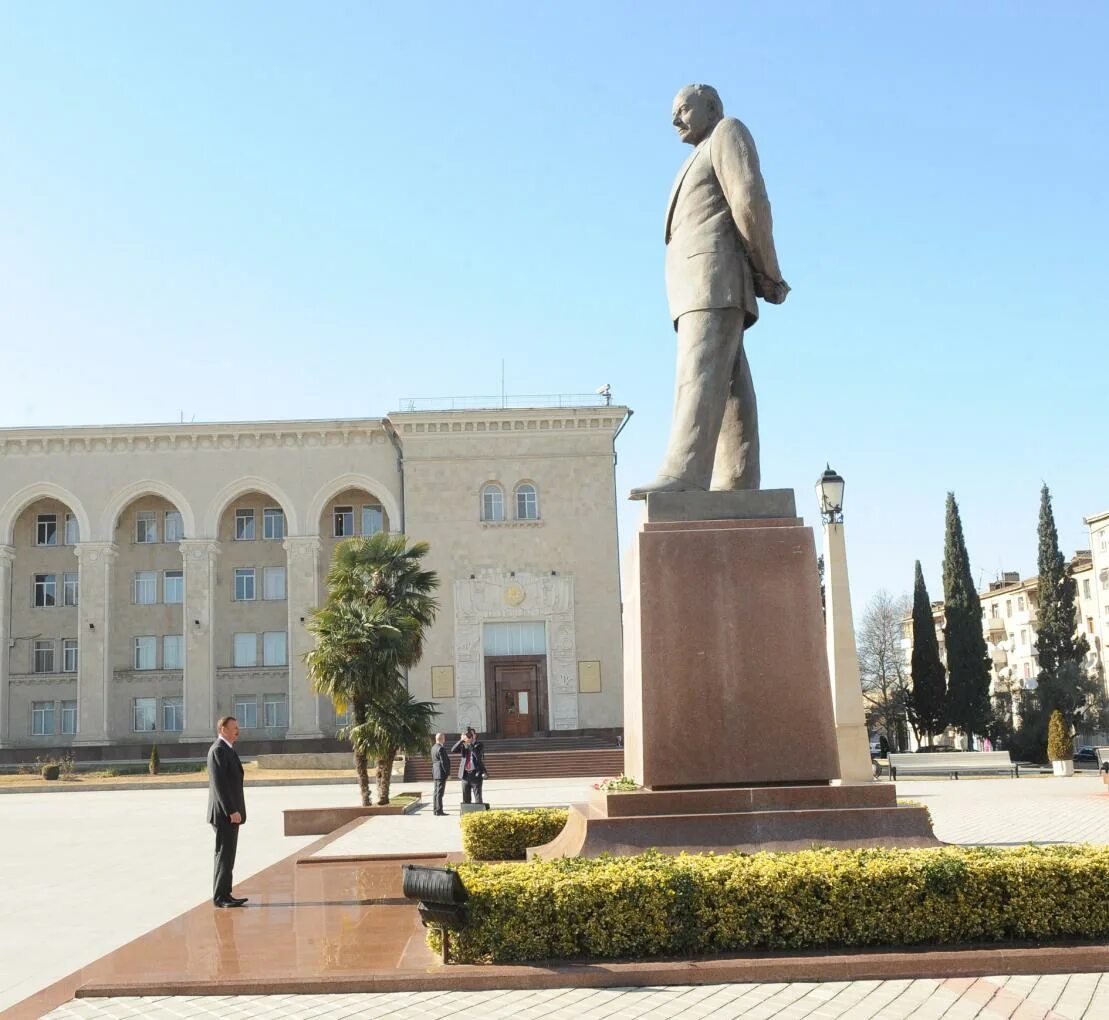 Гянджа город в Азербайджане. Гянджа Уджар. Площадь администрации Гянджа. Азербайджан город Гянджа 1984. Москва азербайджан гянджа