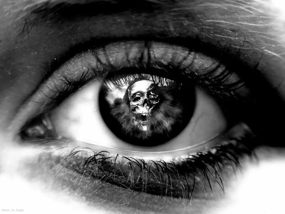 Глаза в глаза со смертью. Взгляд смерти. Глаза в глаза со смертью. Смысл смерти. Дьявол в капюшоне.