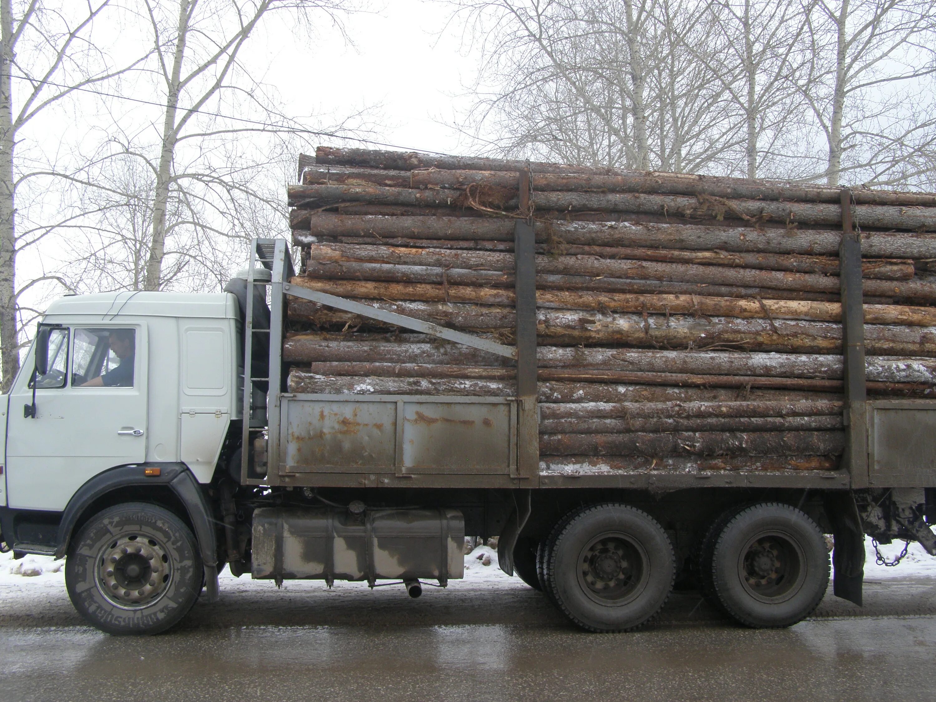 Камаз б у красноярске. КАМАЗ 5320 лесовоз. КАМАЗ 5320 сортиментовоз. КАМАЗ 5320 бортовой лесовоз. КАМАЗ 5320 бортовой с лесом.