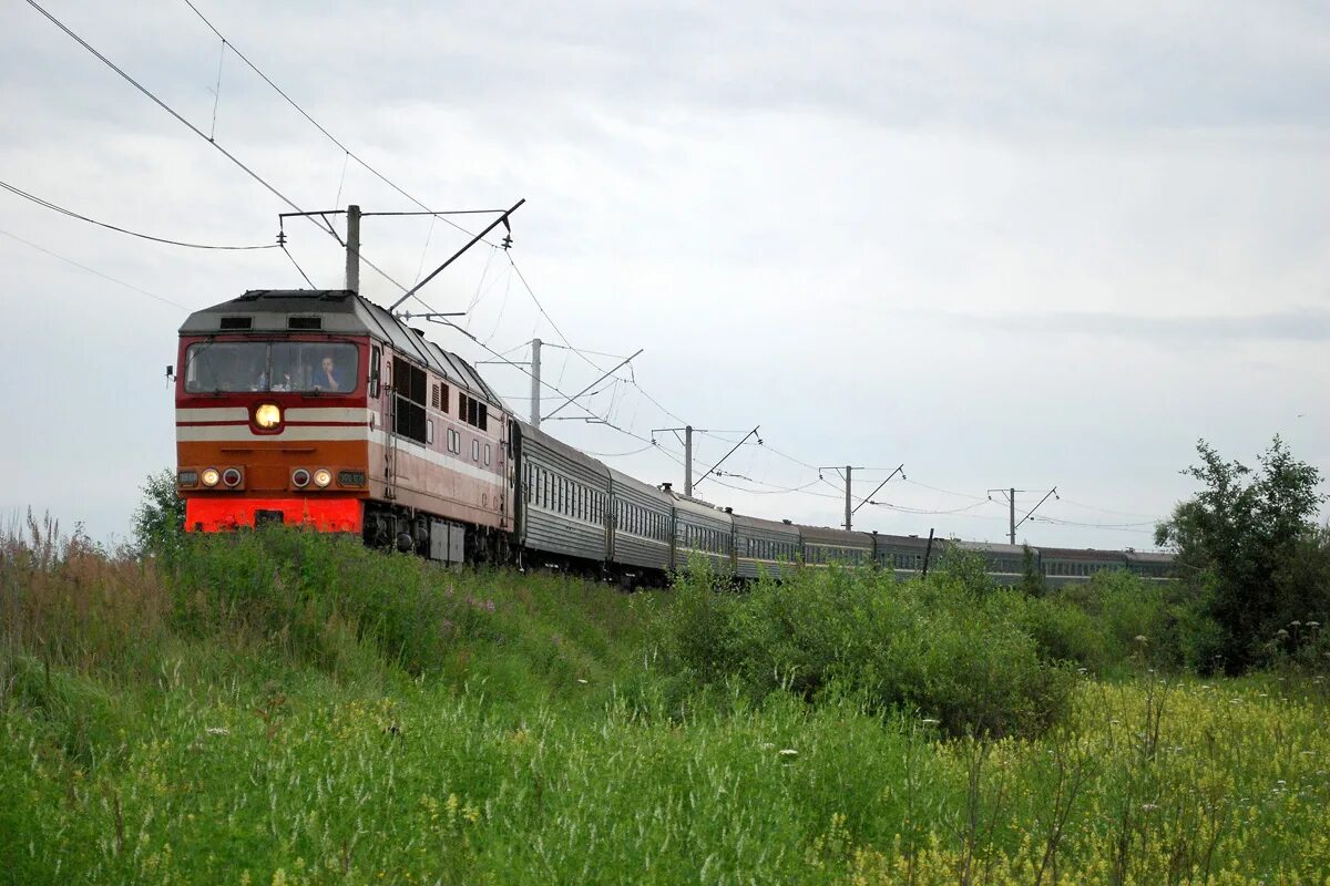 Поезд в луки санкт петербург. Поезд Великие Луки Санкт-Петербург. ТЭП 270. Великие Луки Себеж электричка. Поезд Великие Луки Санкт-Петербург переезд.