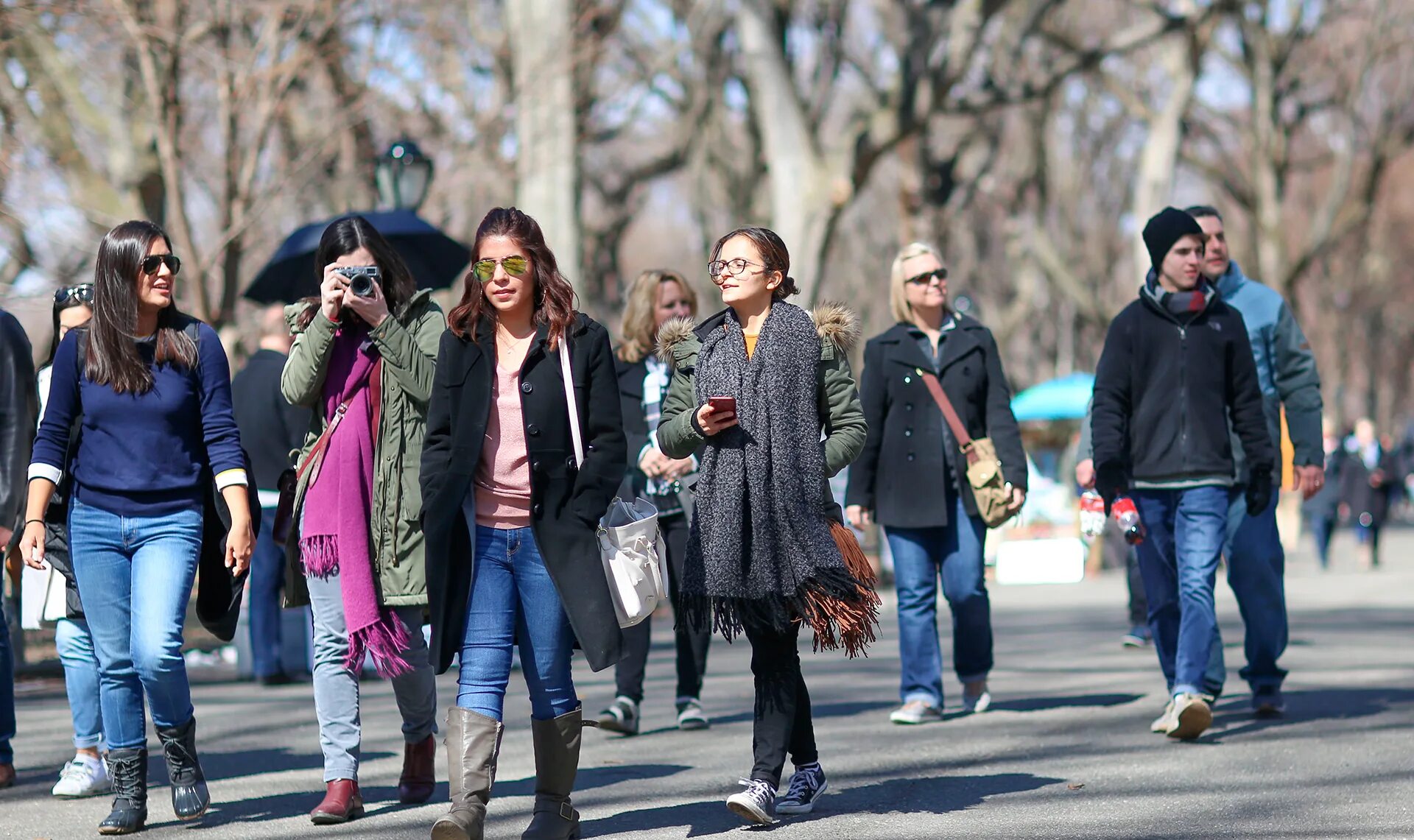 Девушки на улицах орла. Подик на улице. Люди на улице города. Подик на улице. Подик на улице.