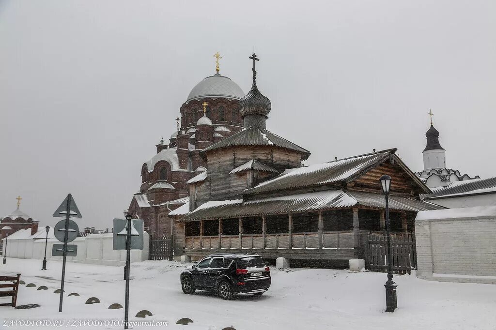 Свияжск зимой стоит ли ехать. Остров-град свияжск зимой. остров свияжск в казани зимой. остров град свияжск фотография зимняя. сергиевский спуск свияжск.