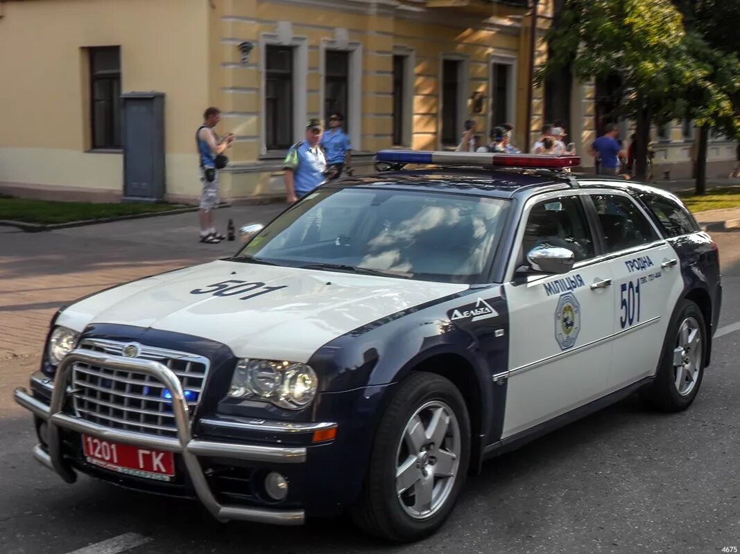 Рф авто в рб. Крайслер 300с полицейский. Chrysler 300c Полицейская машина. Белорусские полицейские машины. Полиция Белоруссии машины.