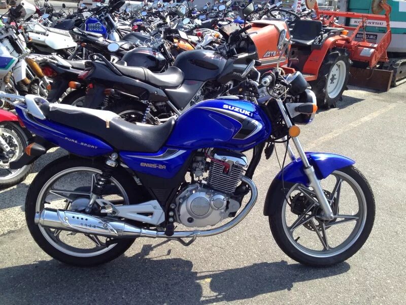 Куплю мотоцикл б у москва. Suzuki nz 250. Сузуки 125 кубов. Suzuki мопед 150 кубов. Мотоцикл Сузуки 125 кубов.