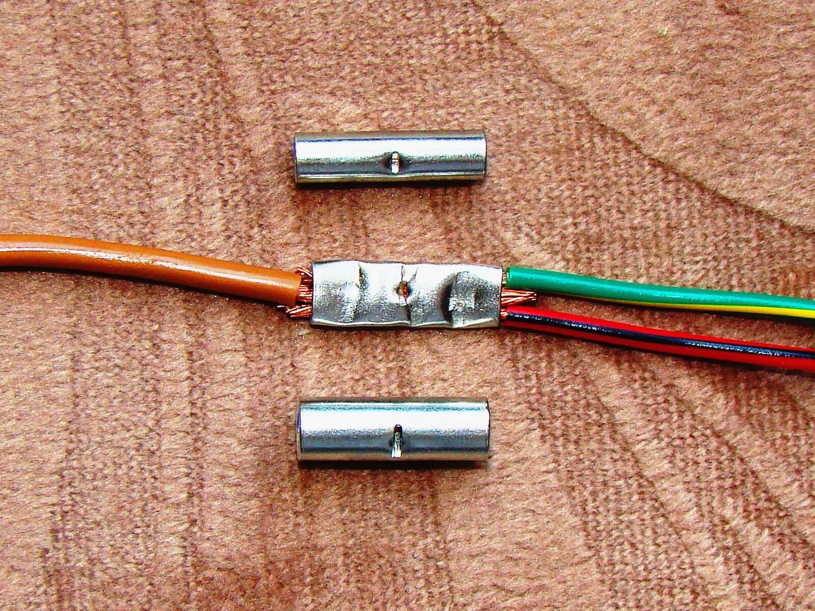 Разные соединения проводов. Зажим соединения проводов медь алюминий 3 провода. Коннектор соединения проводов/красный 2520. Соединить 2 провода без пайки. Соединитель проводов VAG drive2.