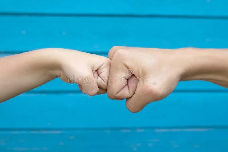 Men touching each other. Рука темнокожего. Christian woman love. Рукопожатие негров. Собранные руки.