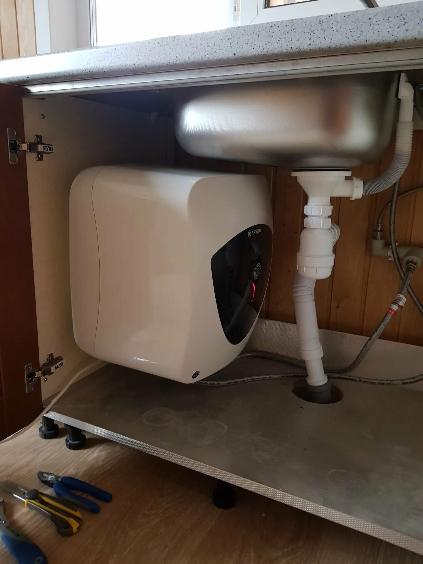 водонагреватель накопительный ariston andris r 30. водонагреватель ariston abs andris lux 10 ur (под). хотпоинт аристон водонагреватель 10 л abs andris lux. Ariston abs andris lux eco 30. Andris lux клапан обратный.