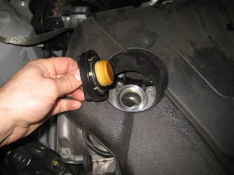 Замена масла в двигателе солярис. Масло на хендай солярис в двигатель 1. 4. Масляный фильтр картера хендай солярис 2016 года выпуска. Фильтр акпп hyundai solaris 1.