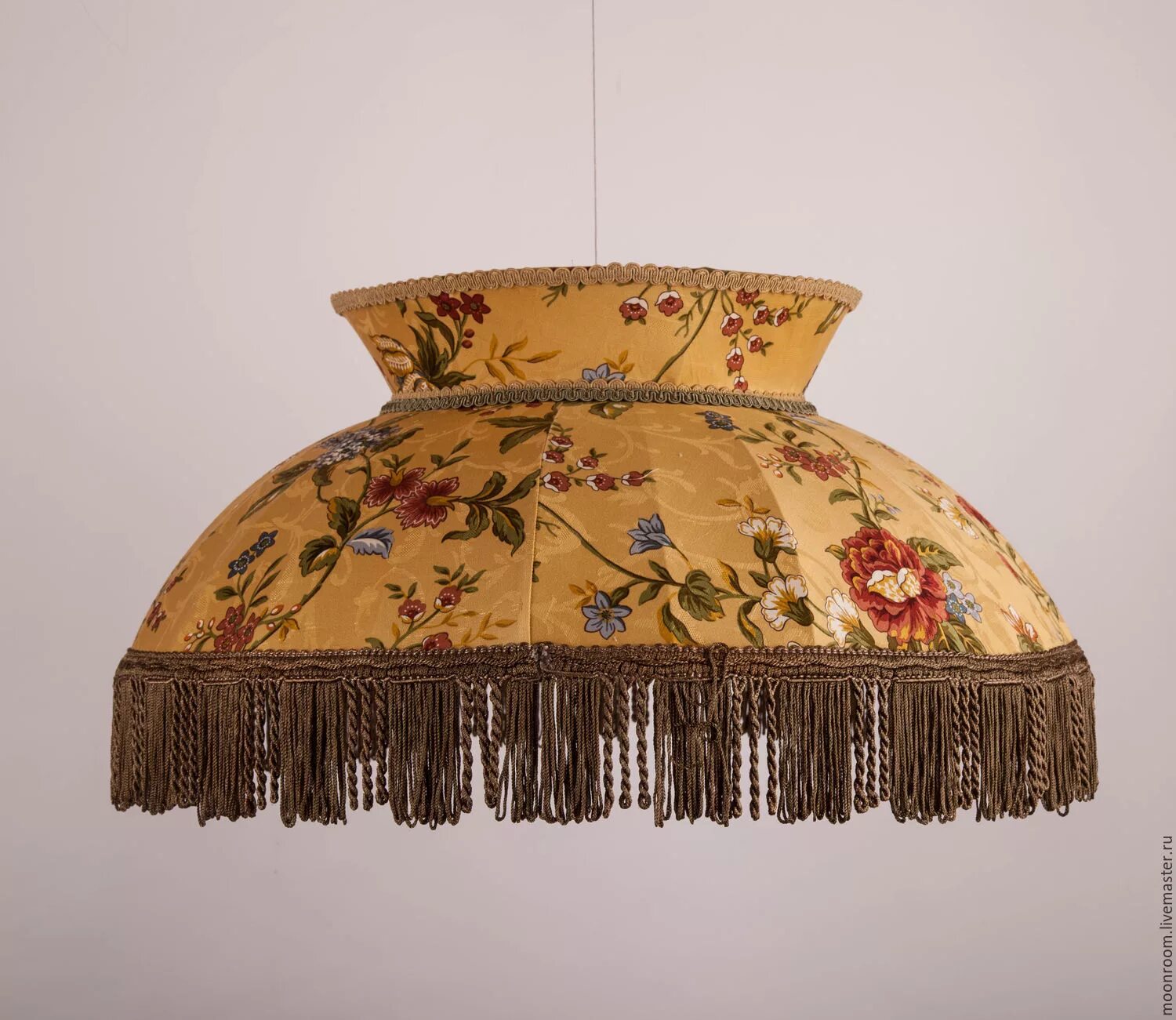 Подвесная люстра с абажуром из ткани. Абажур с бахромой. Светильник настольный из ткани. Подвесная люстра imperium loft two-tier round 75148. Тканевая лампа.