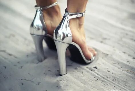 Dug heels