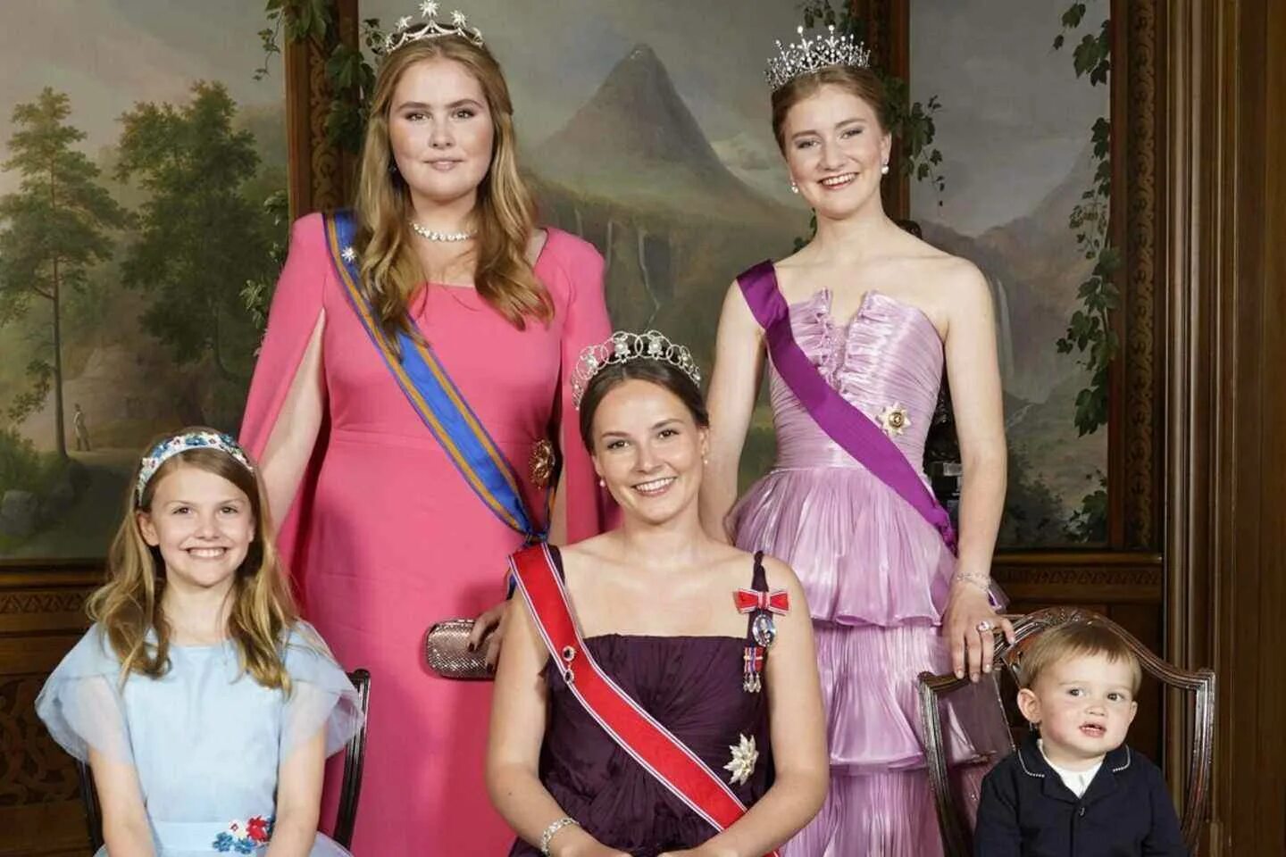 Принцессы сегодня. Принцесса Норвегии Ингрид. Ingrid Alexandra 2023. Английские принцессы сейчас.