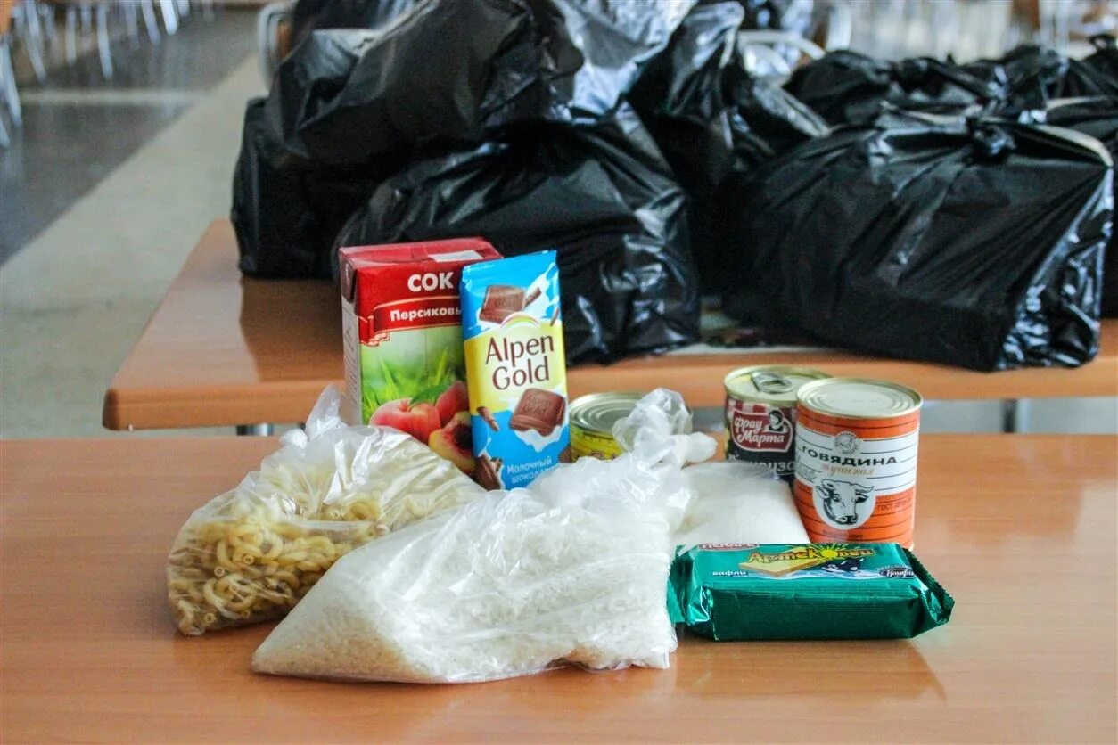 Сухой паек в школе. Пайки в школах. Сухой паек для школьников. Продуктовый набор сухой паек. Гуманитарный паек.