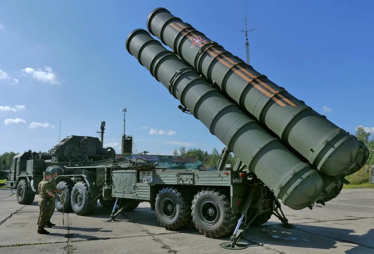 C 300 c 400. С-400 ракетный комплекс. с-400 триумф. с400 пво. зрс с-400 триумф.