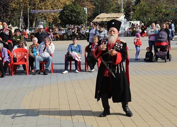 Погода в станице динской краснодарский край. Краснодарский край Динской район станица Динская. Фонтанная площадь Динская. Ст Динская Фонтанная площадь. Краснодар ст.Динская.