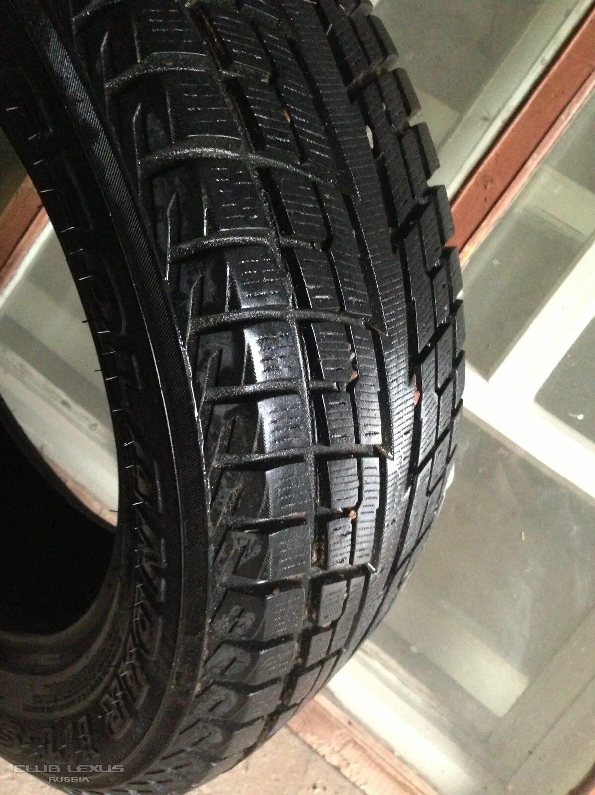 Bridgestone blizzak dm-v2. 235/65 r18 зима. Зимняя резина 225 65 18. Резина 225/50/17 touareg. Зимние шины йокогама ice guard 65 для дискавери 4.