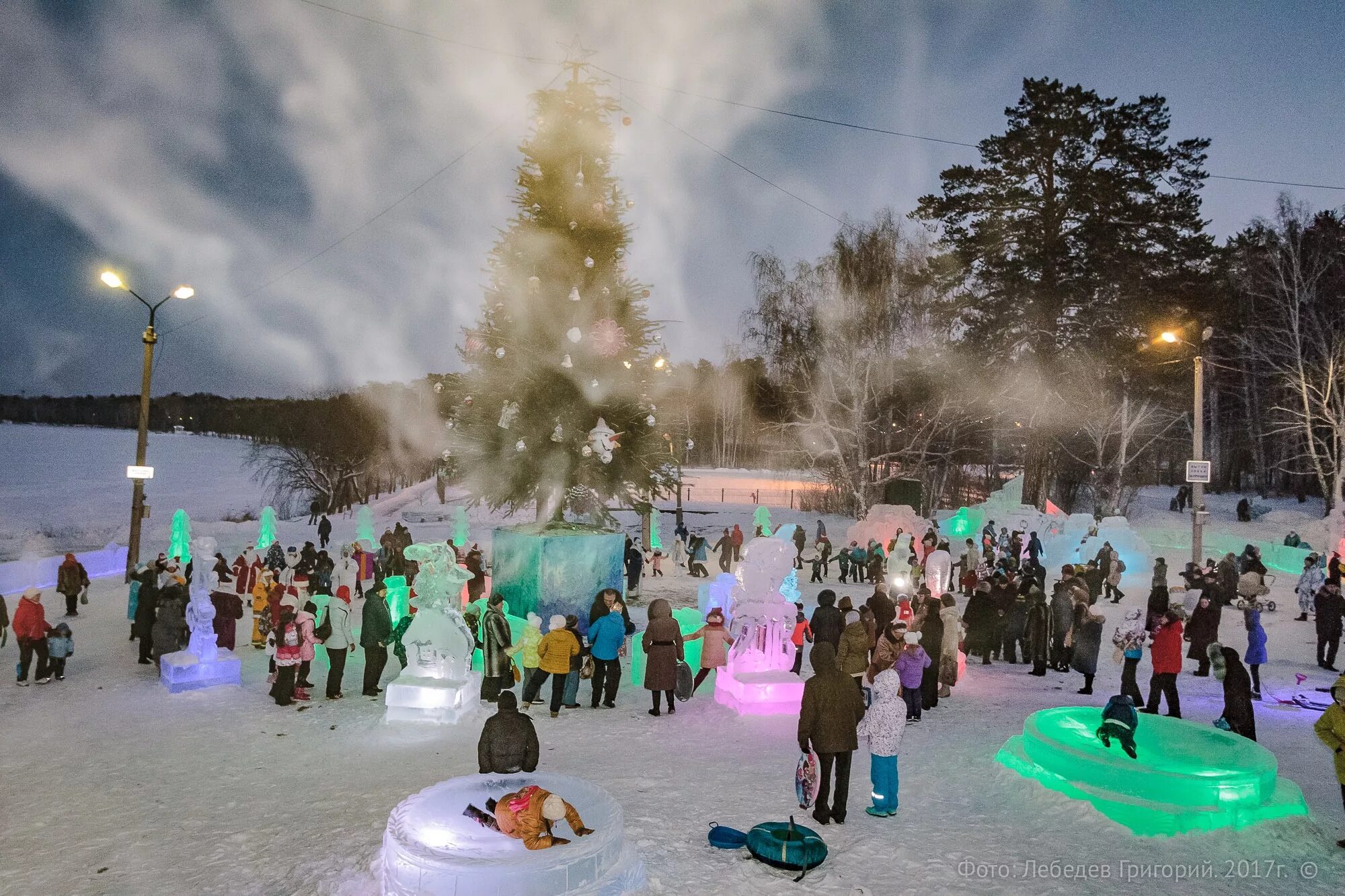 Памятник снежику снежинск. Снежинск закрытый город. Снежинск челябинская область закрытый город. Памятник неизвестному солдату снежинск. Зимний снежинск.