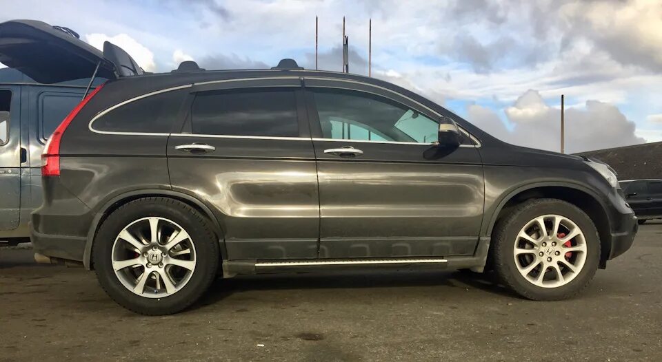 Дверь црв 3. Шины honda cr-v 3. црв 3 поколение диски. диски серое серебро honda crv. хонда црв 4 с грязевыми колесами.