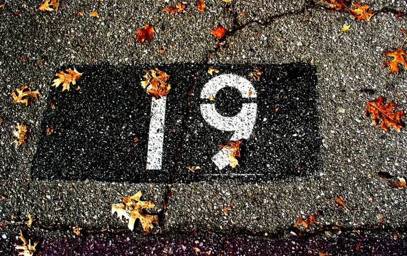 19 число января. Цифра 19. число 19 картинка. цифра 19 красивая. цифра девятнадцать.