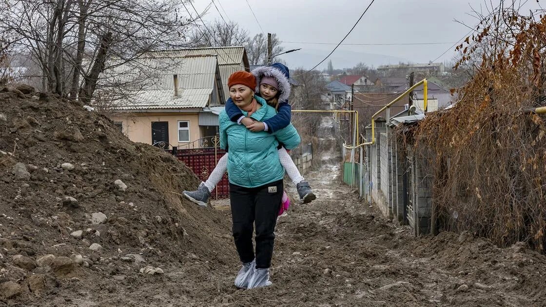 Лежал неподвижно непролазные места реставрация