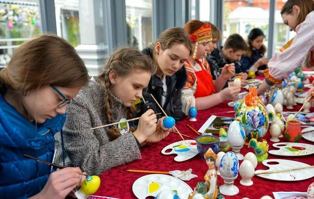 Необычные мастер классы. Мастер классы для детей в казани. Мастер класс на день рождения. Пасхальный фестиваль в москве. Флюид арт дети.