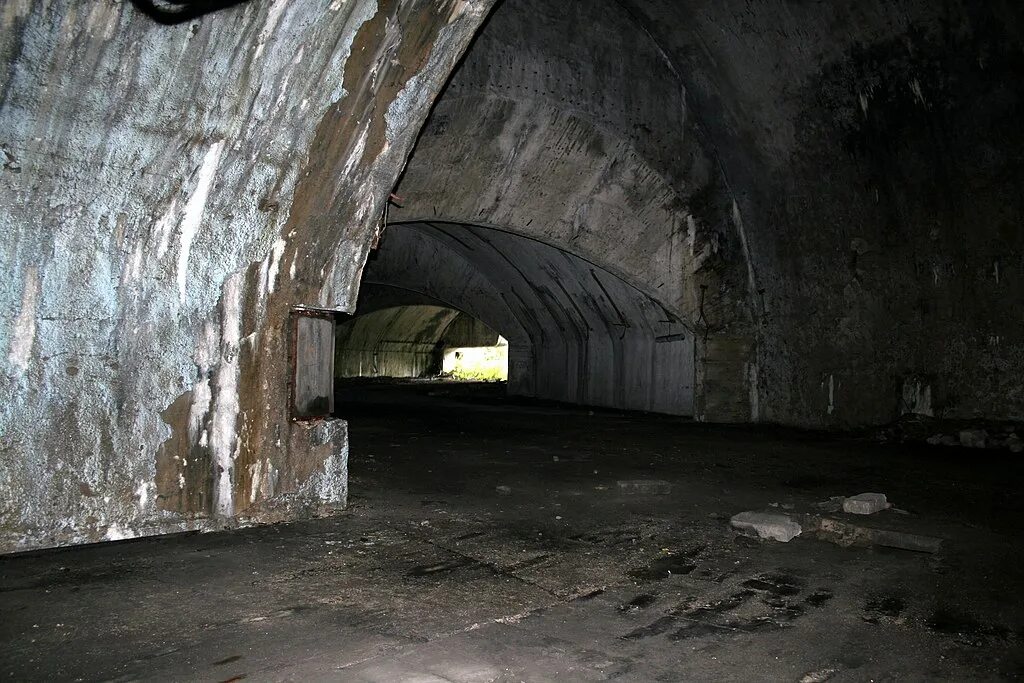 Подземная авиабаза Желява. Подземный аэродром Слатино. Подземный аэродром Тухачевского. Подземные военные базы. Аэродром в скале