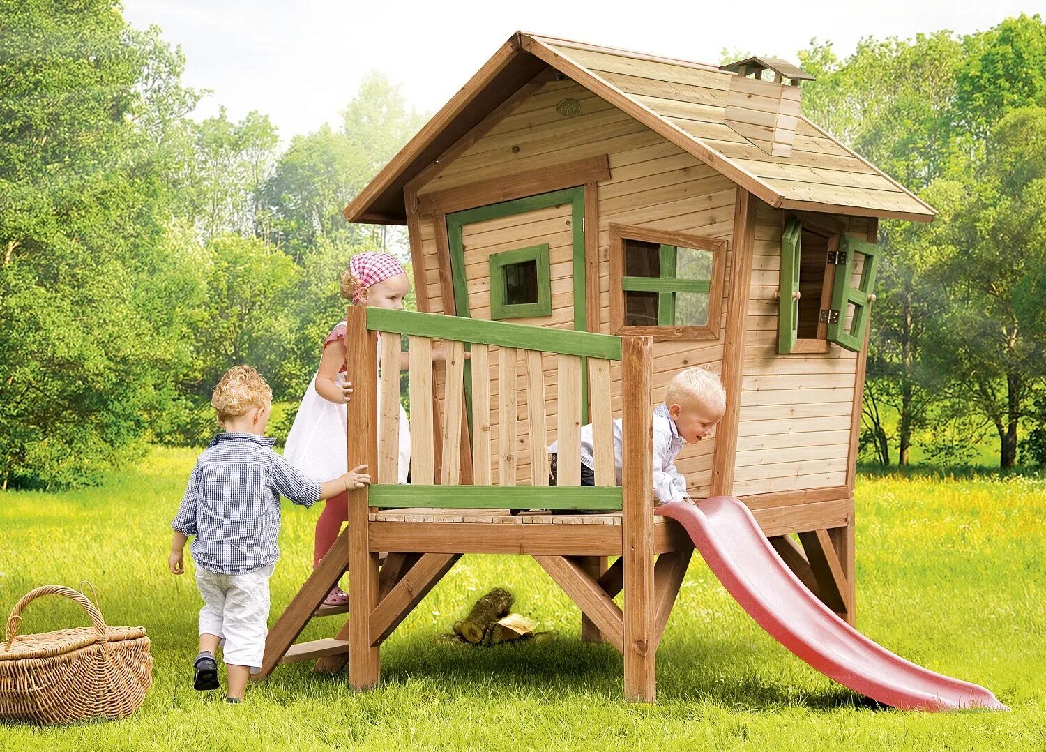 Детский домик из дерева. Домик для детей в саду. Детский игровой домик "сказка". Фонд детские домики. Домики для людей детские.