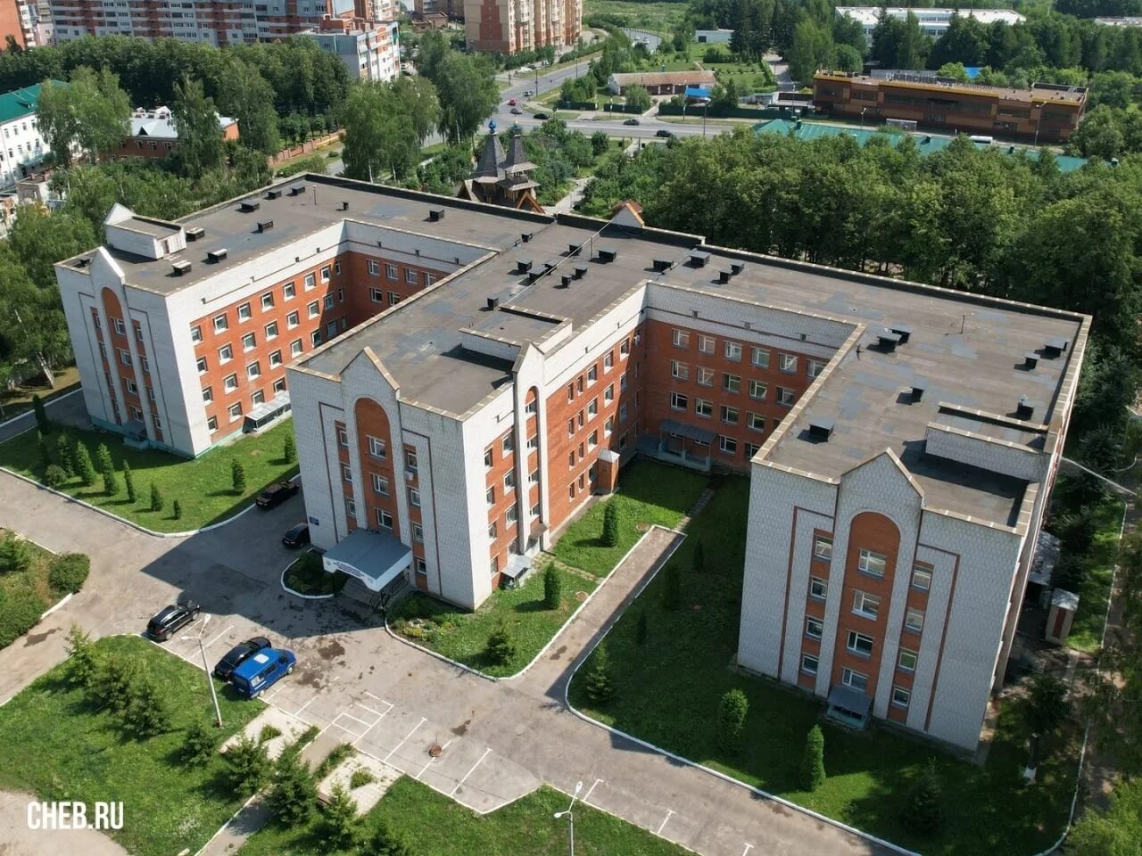 Двор дома ул. Пирогова 1 корпус 6 - август 2018 года